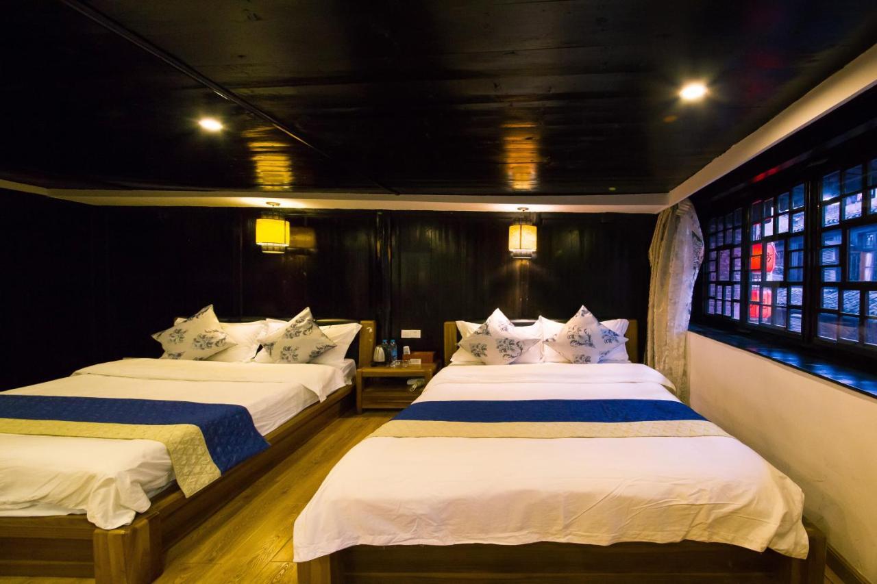 一方砚-旅拍体验民宿 Fenghuang Exterior foto