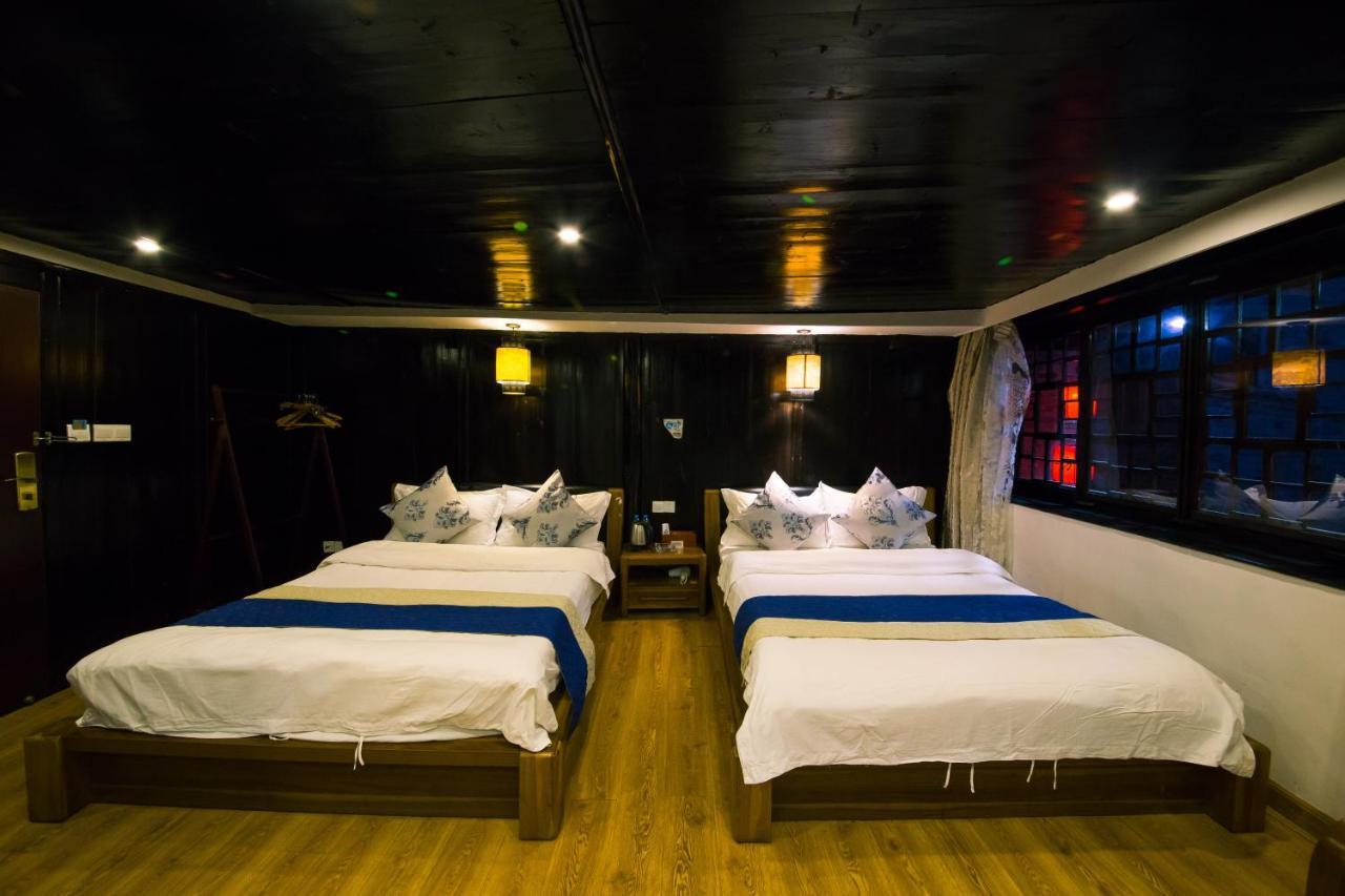 一方砚-旅拍体验民宿 Fenghuang Exterior foto